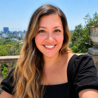 Keyla Vasconcellos author headshot.