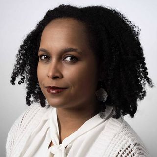 Lynn Brown author headshot.