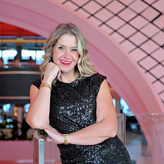 Terri Peters author headshot.