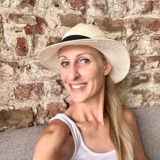 Melissa Mahoney author headshot.