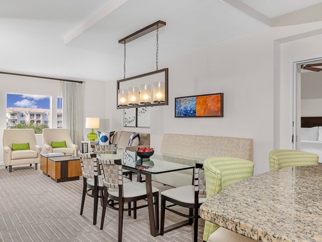 A room at Marriott’s Grande Vista with a kitchen counter, a dining area, and extra seating.