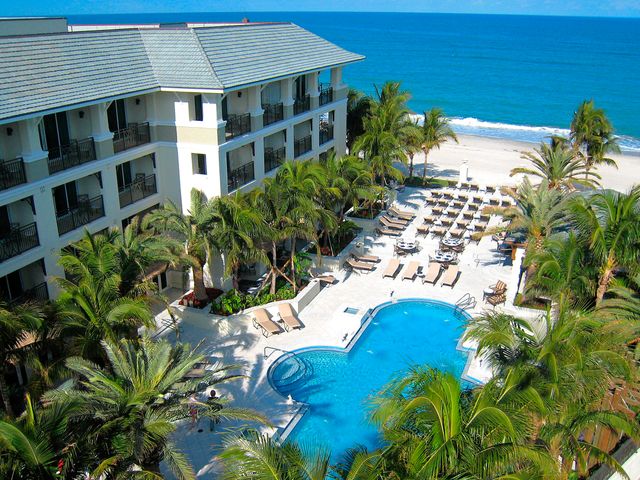 The pool and beach area at Kimpton Vero Beach.