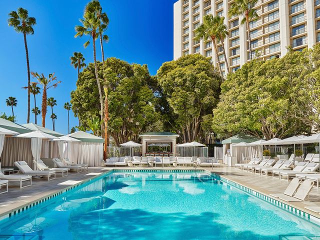 The pool at Pendry Newport Beach