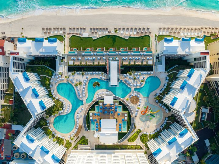 An overhead arial view of Hilton Cancun Mar Caribe All-Inclusive Resort.