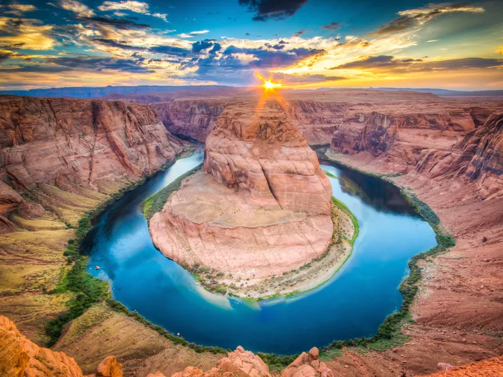 An aerial shot of the stunning landscape of Horseshoe Bend in Page, Arizona.