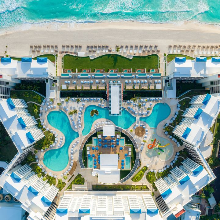 An overhead arial view of Hilton Cancun Mar Caribe All-Inclusive Resort.