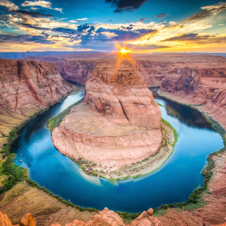 An aerial shot of the stunning landscape of Horseshoe Bend in Page, Arizona.